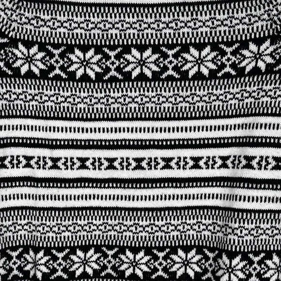 Old Navy Northern Isle snowflake black/white sweater women's medium - Picture 6 of 6